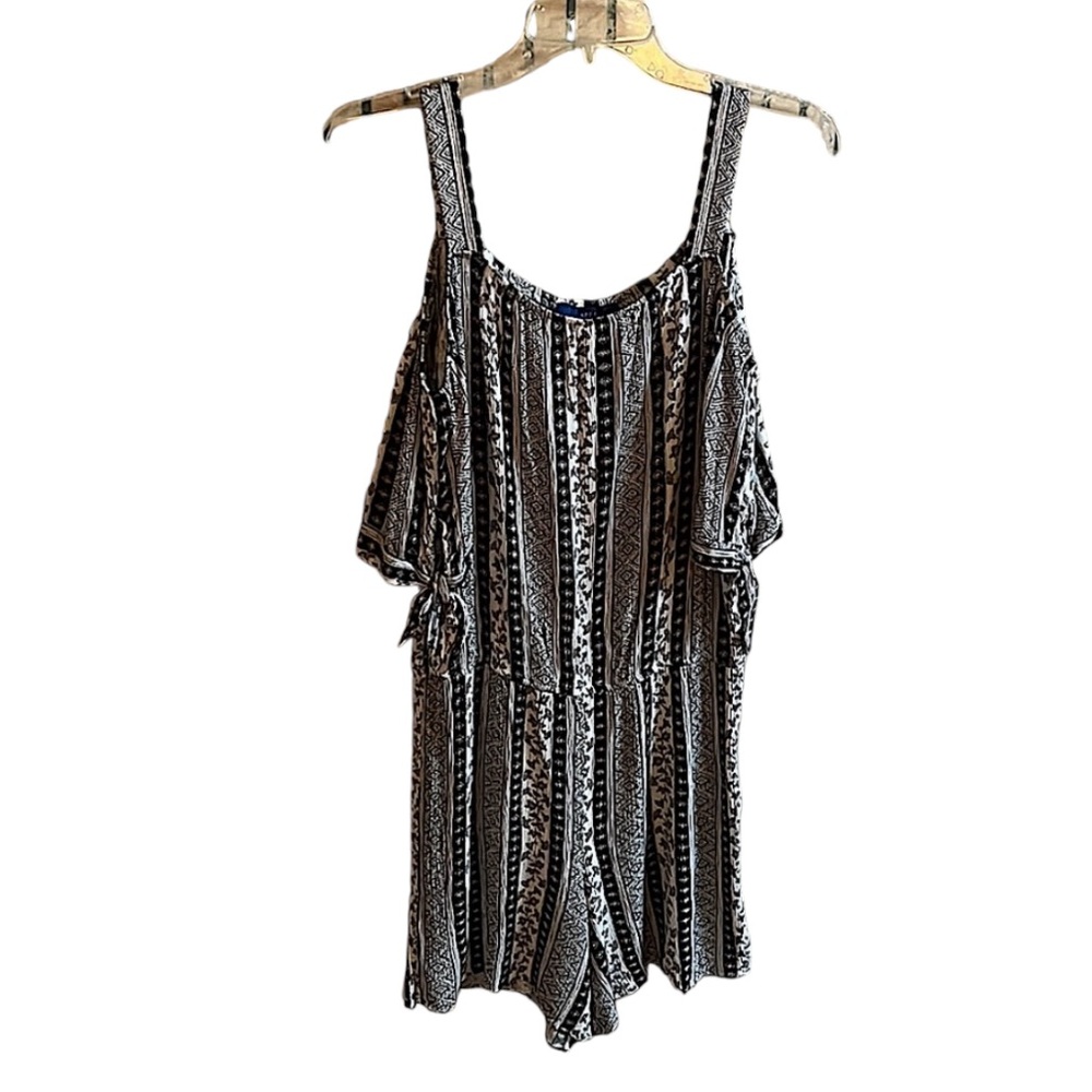 Apt. 9 Cold Shoulder Romper Size M